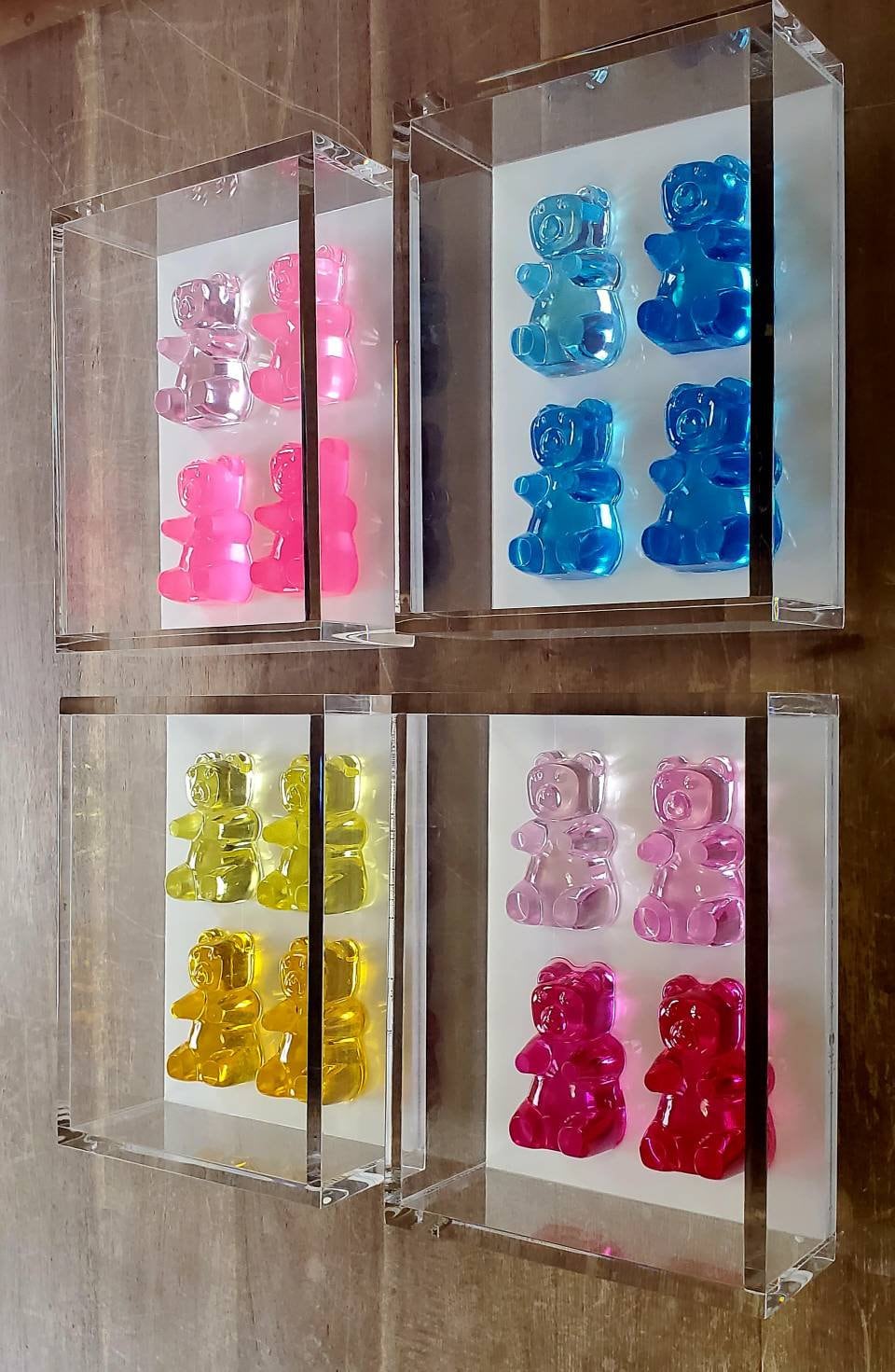 8x6 Inch Lux Frame, 3/8 inch thick acrylic, Listing is for 1 frame, 4 Bears